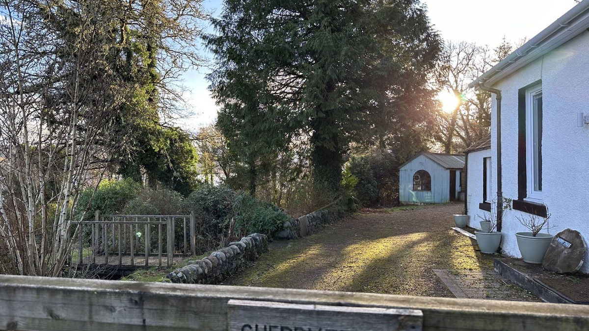 Furnace Cottage | Beautifully Appointed, Cosy 3 Bedroom Cottage