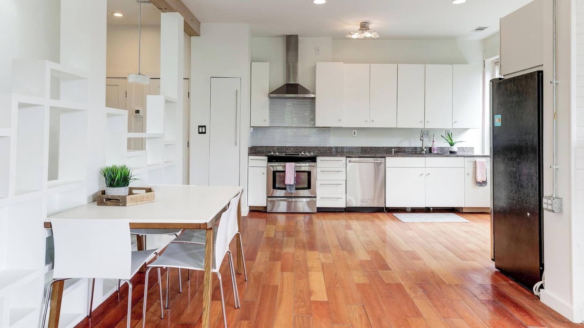 Eckington Apartment | Beautifully appointed Penthouse in heart of the city!