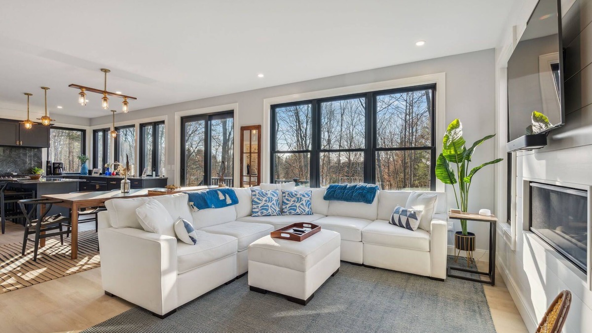 Cape Elizabeth House | Beautifully built Cape Elizabeth home nestled in the woods on 2.5 acres