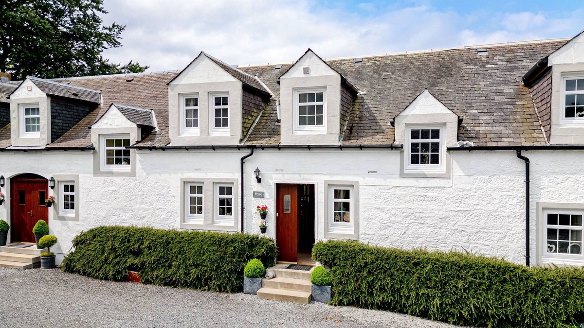 Kilmarnock Cottage | Beautifully Converted Mews Cottages Offering Highest Level Of Comfort & Style
