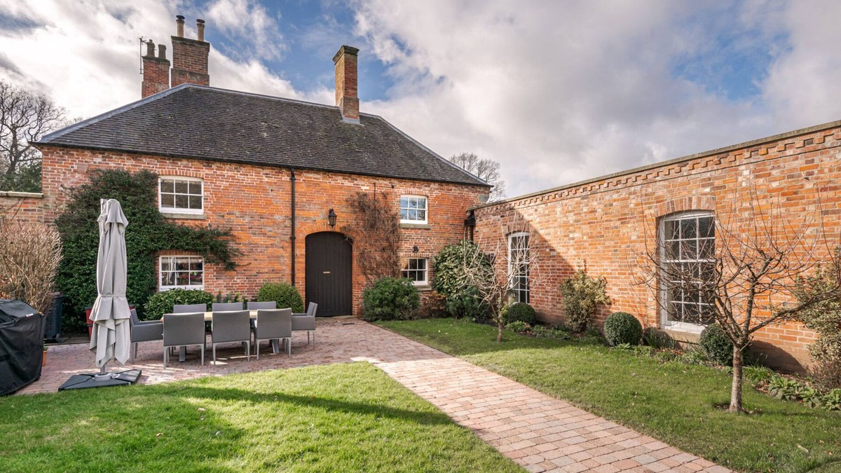 Ravenstone Cottage | Beautifully cosy 3 bedroom cottage within private grounds