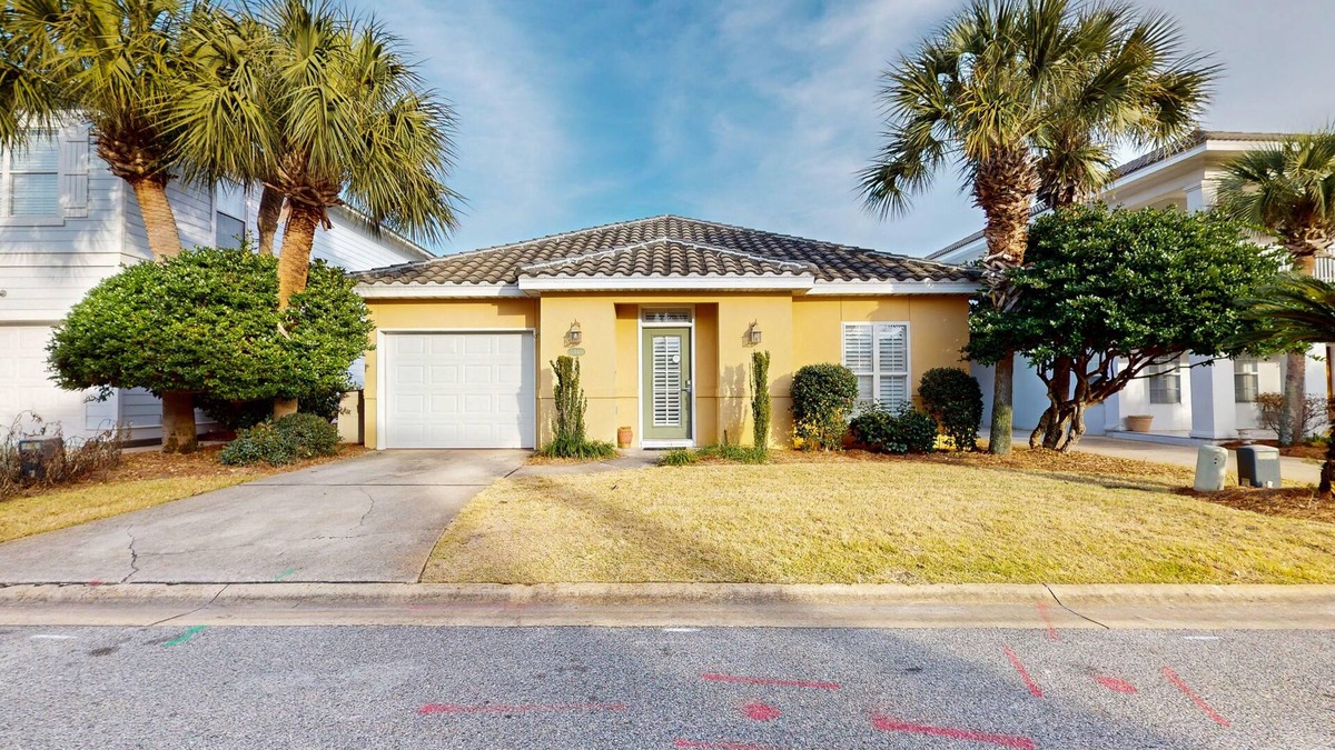 Emerald Waters Village House | Beautifully decorated home w/screened porch & shared pool - walk to beach