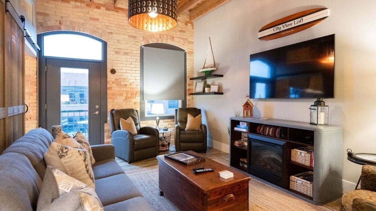Grand Haven Condo | Beautifully decorated in Historical Piano Factory