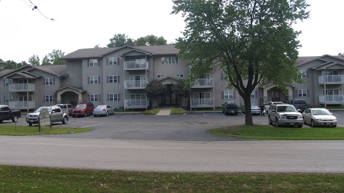 Whittington Condo | BEAUTIFULLY DECORATED 3BED/2BATH CONDO ON REND LAKE GOLF COURSE