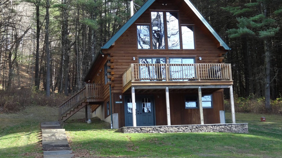 Hillsdale Ski Chalet | Beautifully decorated & immaculate log chalet on 3 acres, winter views.