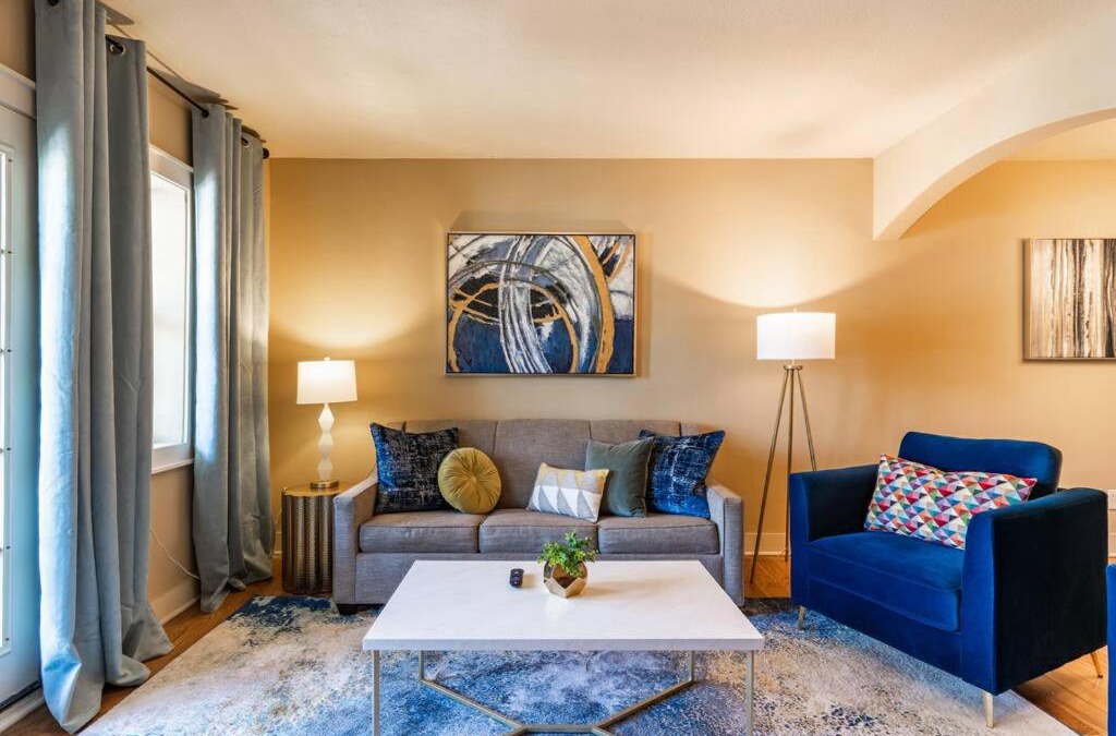 West Plaza Apartment | Beautifully Decorated Plaza Condo 1