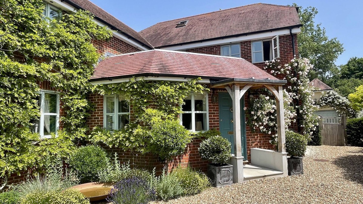Amport House | Beautifully designed open plan home in picturesque countryside village of Amport