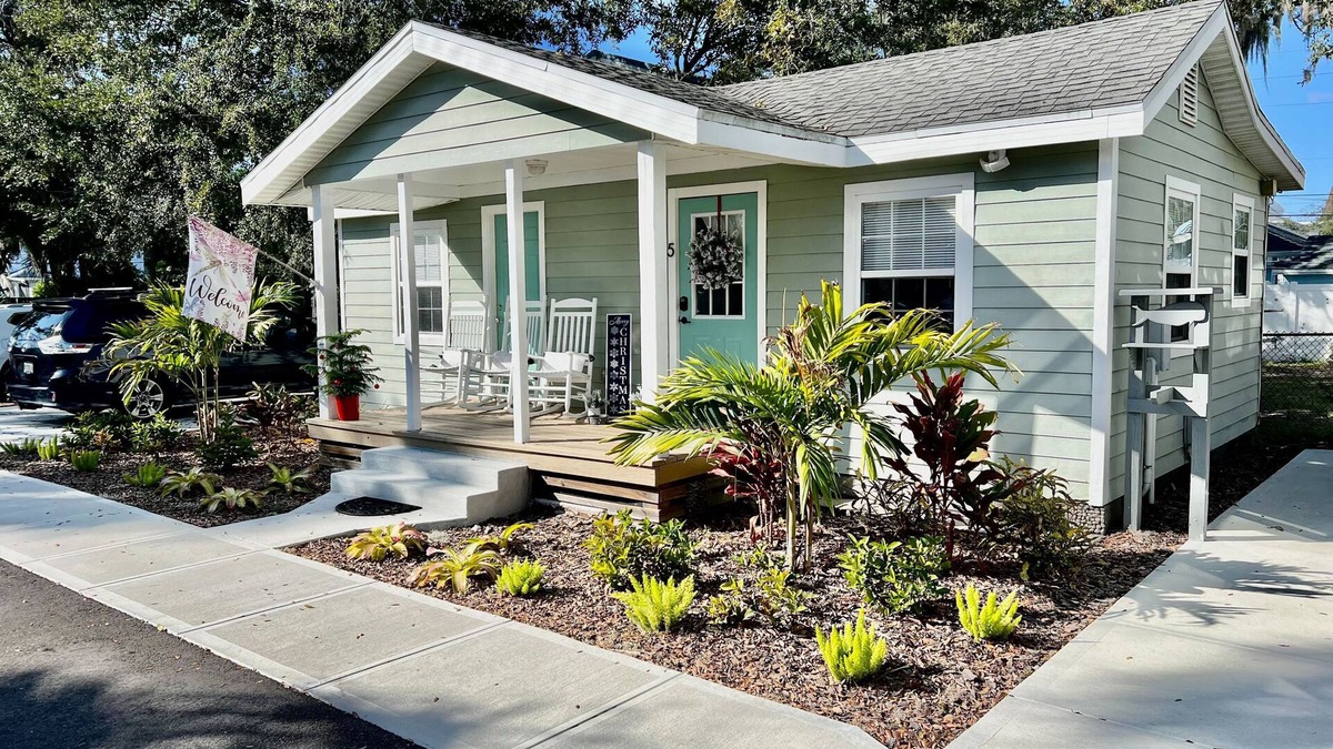 New Smyrna Beach House | Beautifully equipped and furnished cottage in the heart of downtown, historic New Smyrna Beach.