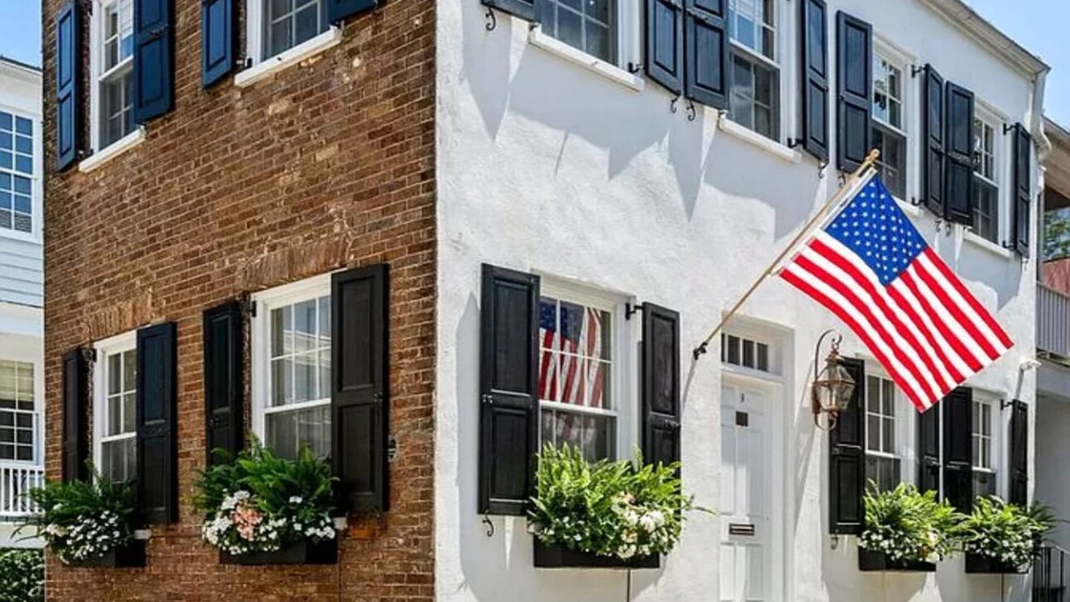 South of Broad House | Beautifully furnished Charming single South of Broad. Ideal Location w/parking
