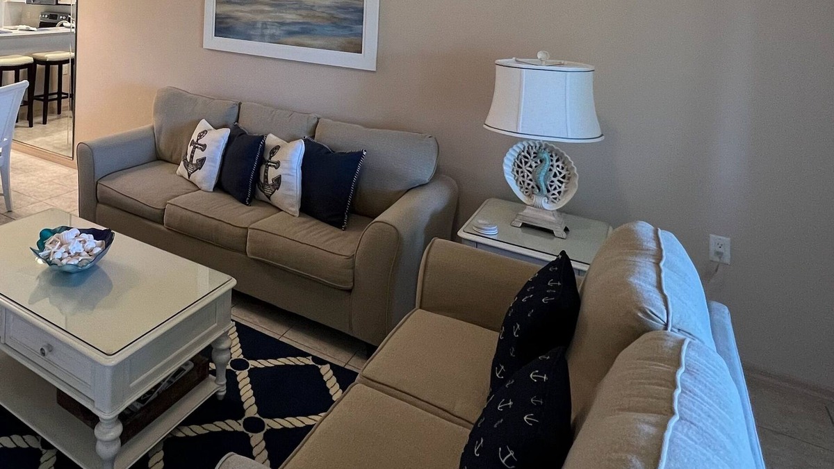 Stoneybrook Condo | Beautifully furnished and decorated condo in Stoneybrook Estero