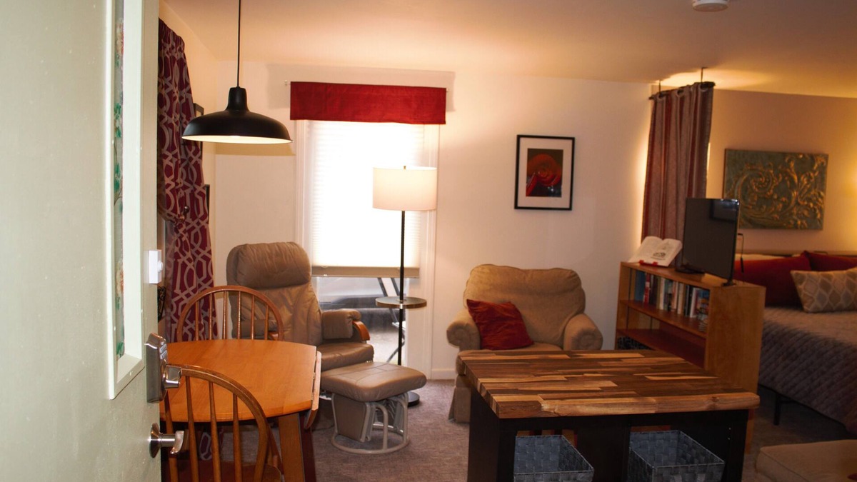 Salem Apartment | Beautifully furnished Studio with AC and WiFi in fantastic Salem