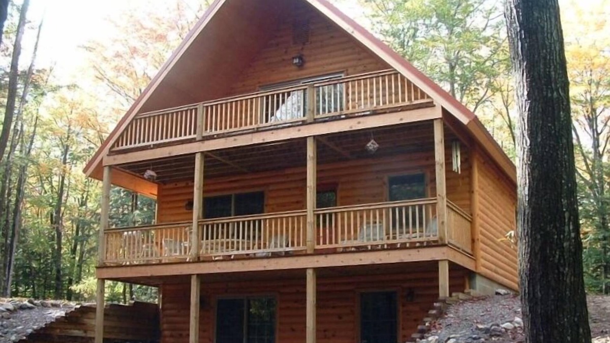 Maple City Cabin | Beautifully Furnished Log Home on Secluded Shetland Creek