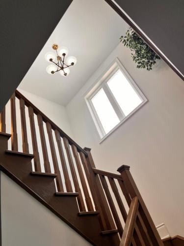 Thorold Apartment | Beautifully furnished whole house, 4 bedroom , 4 washrooms with new furnitures