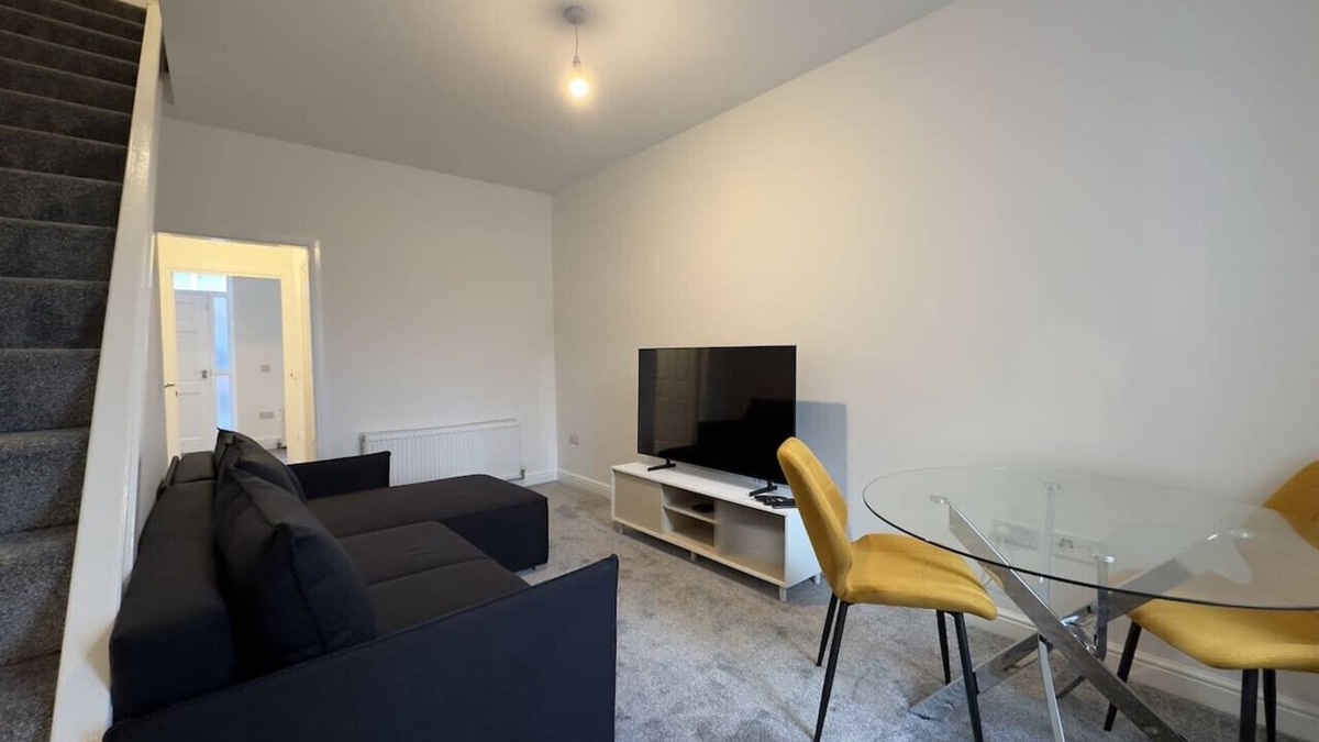 Airdrie Apartment | Beautifully renovated, modern 1 bedroom house