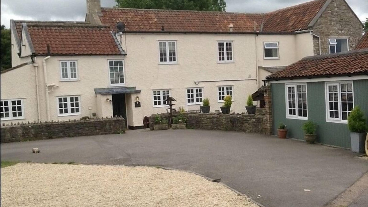 Upton Cheyney Other | Beautifully Modernised Farmhouse w/2 Hot Tubs & Annex, Games Room, Sleeps 26