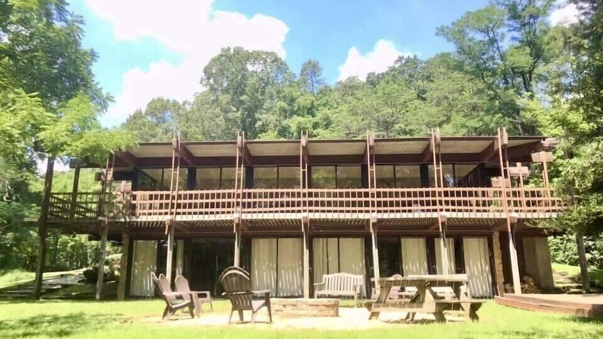 Lancaster Cabin | Beautifully open and spacious lodge on a beautiful 350 acre private property