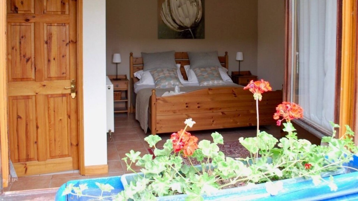 Noyant-Villages Cottage | Beautifully presented gite in heart of UNESCO region of Outstanding Beauty