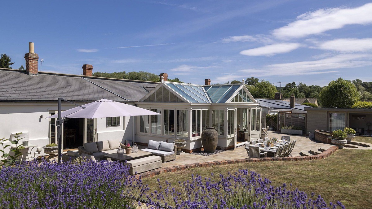 Cheltenham Cottage | Beautifully presented spacious holiday cottage - Gardeners Cottage