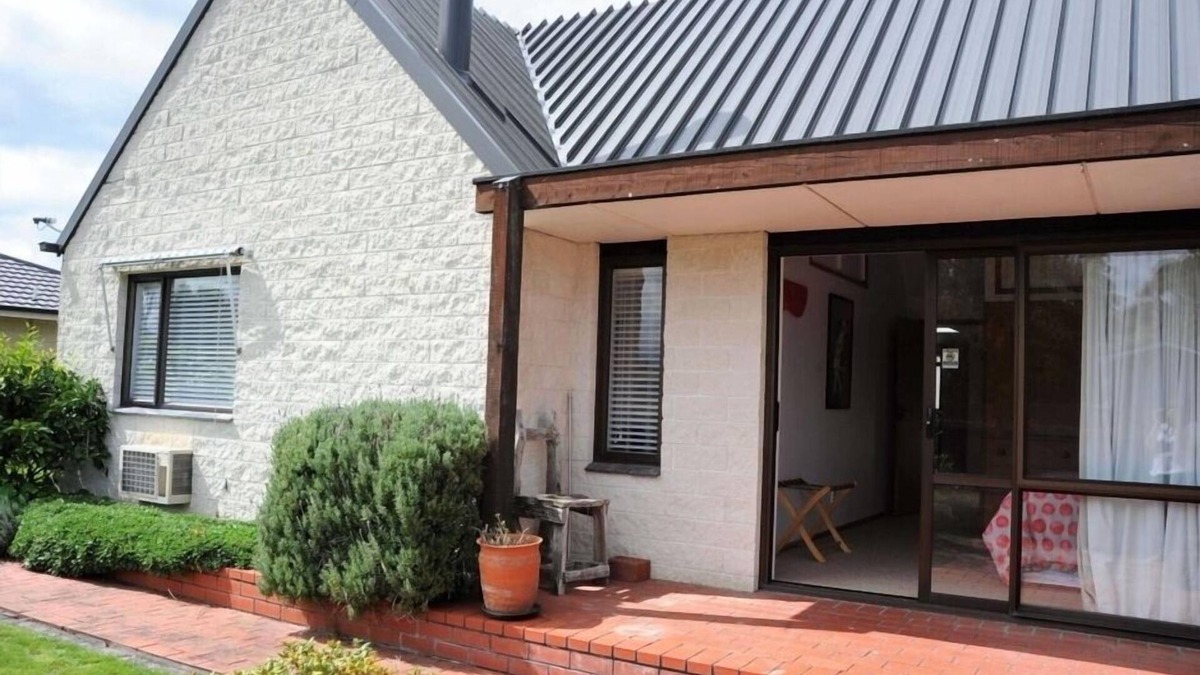 Masterton House | Beautifully presented townhouse