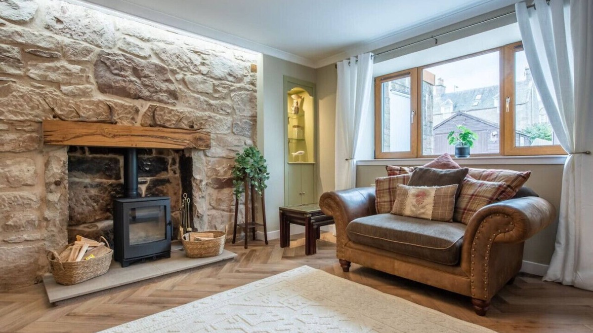 Nairn House | Beautifully presented Cottage by the beach