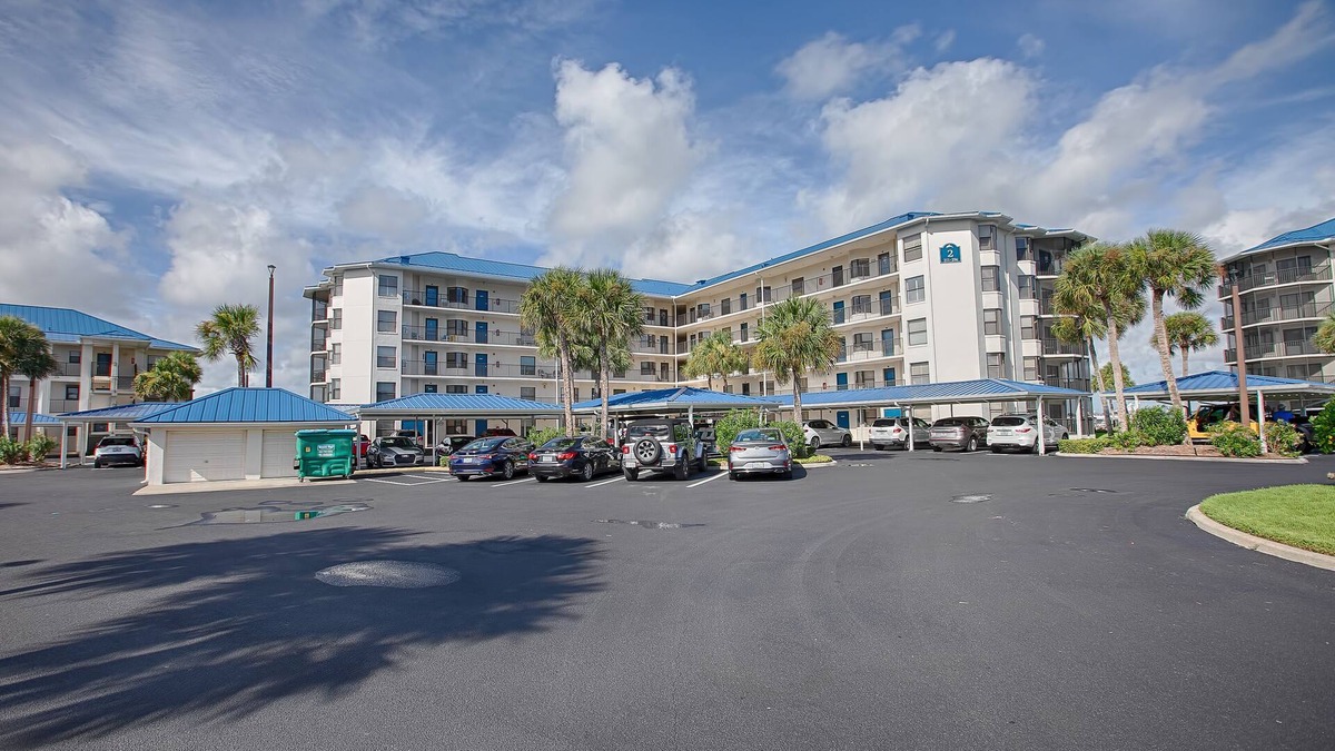 New Smyrna Beach Condo | Beautifully redecorated 1st Floor - 3 bed 2 Bath Condo in New Smyrna Beach, FL