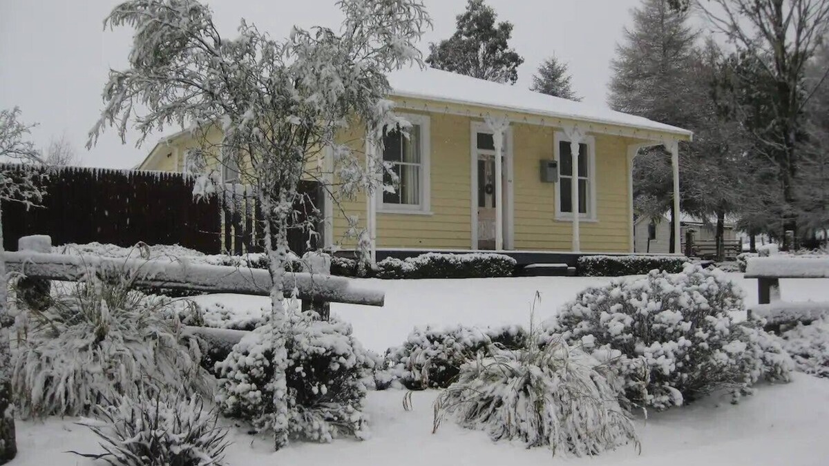 National Park Village House | Beautifully Refurbished Historic Railway Cottage