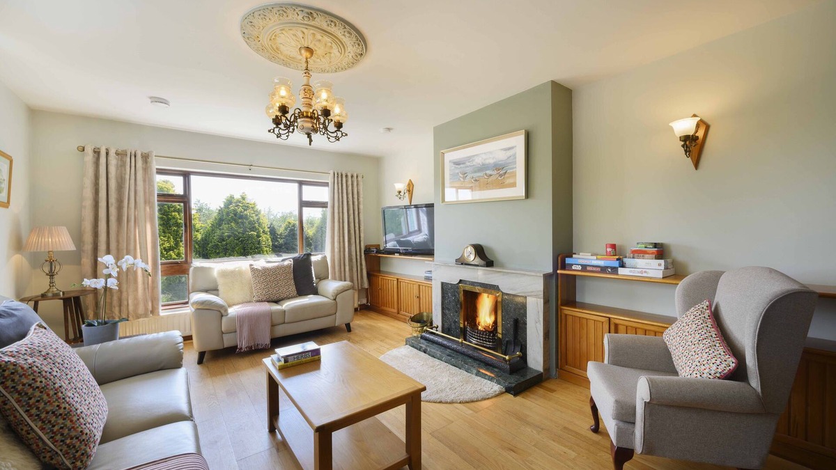 Westport House | Beautifully refurbished 5 bedroom house, sleeps 10, 3 mins by car from Westport.