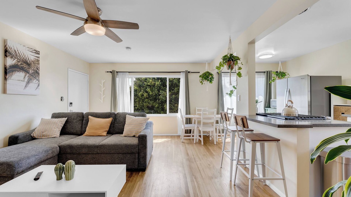 Del Rey Apartment | Beautifully Remodeled 2bed/1bath Apartment. Top Location, 15 min to Beach!