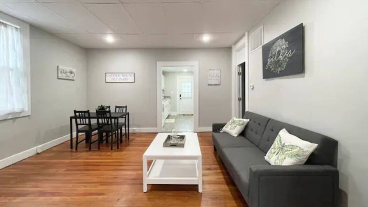 Franklin House | Beautifully Remodeled 2bd/2ba, Sleeps 7!