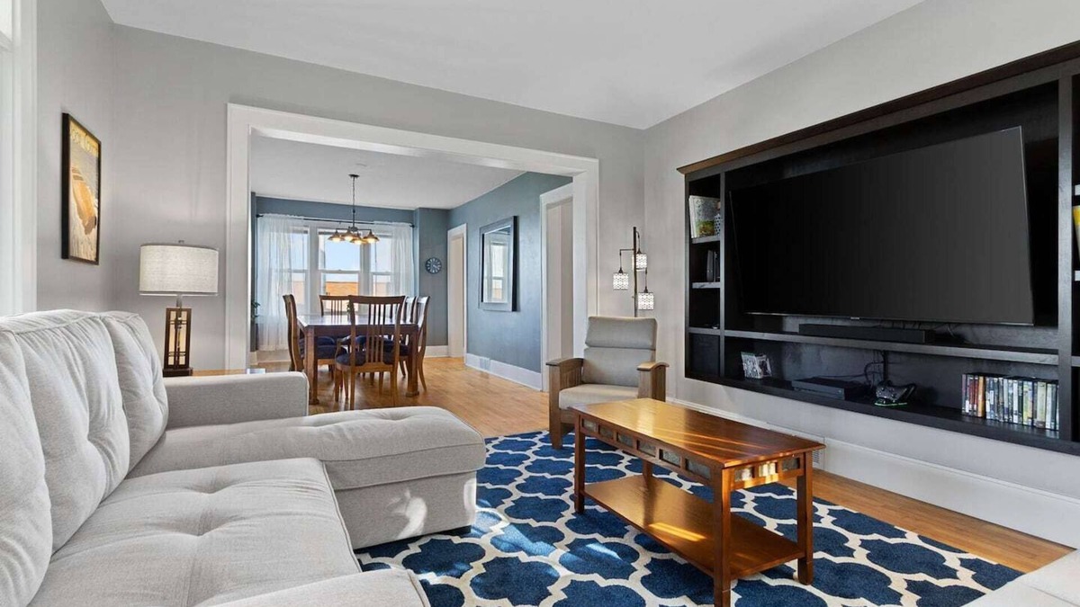 Kewaunee House | Beautifully remodeled home with stunning views of lake and easy walkability to downtown Kewaunee!