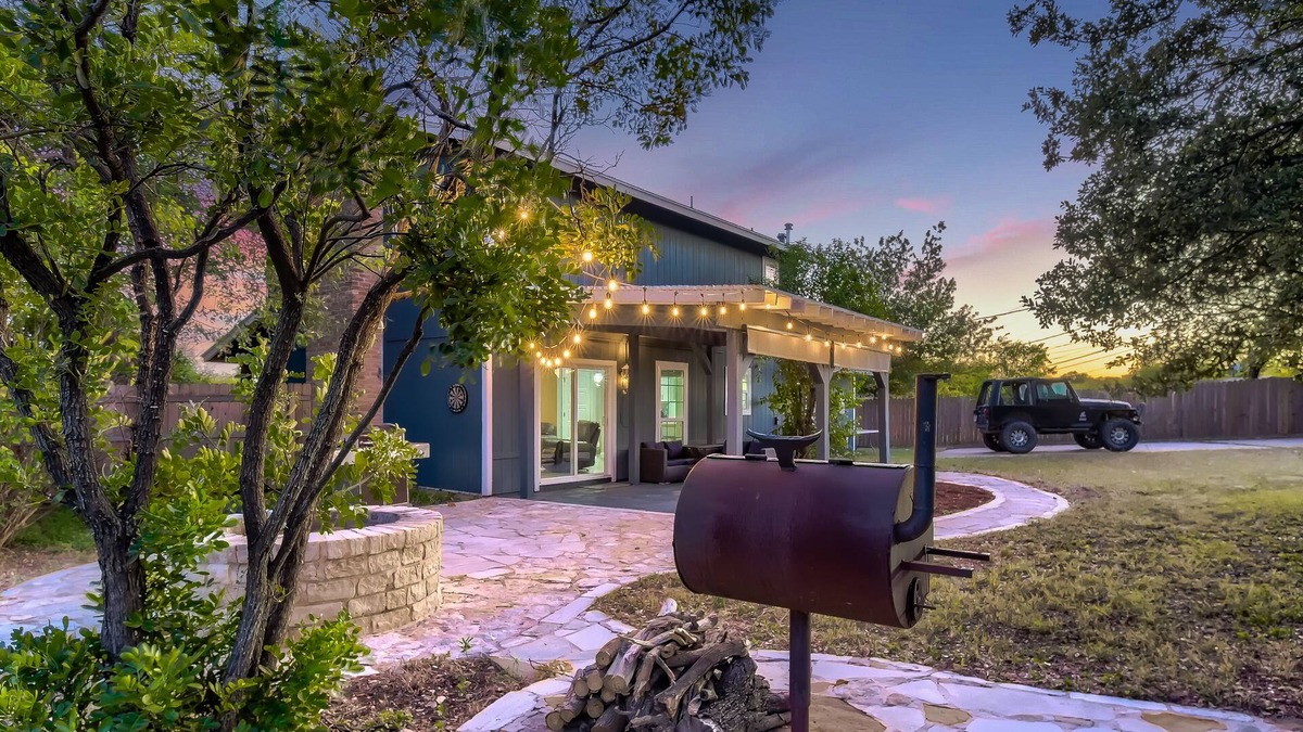 North Austin Civic Association House | Beautifully Remolded 3 Bedroom Nearby the Q2 Stadium and The Domain - by PMI Austin Metro