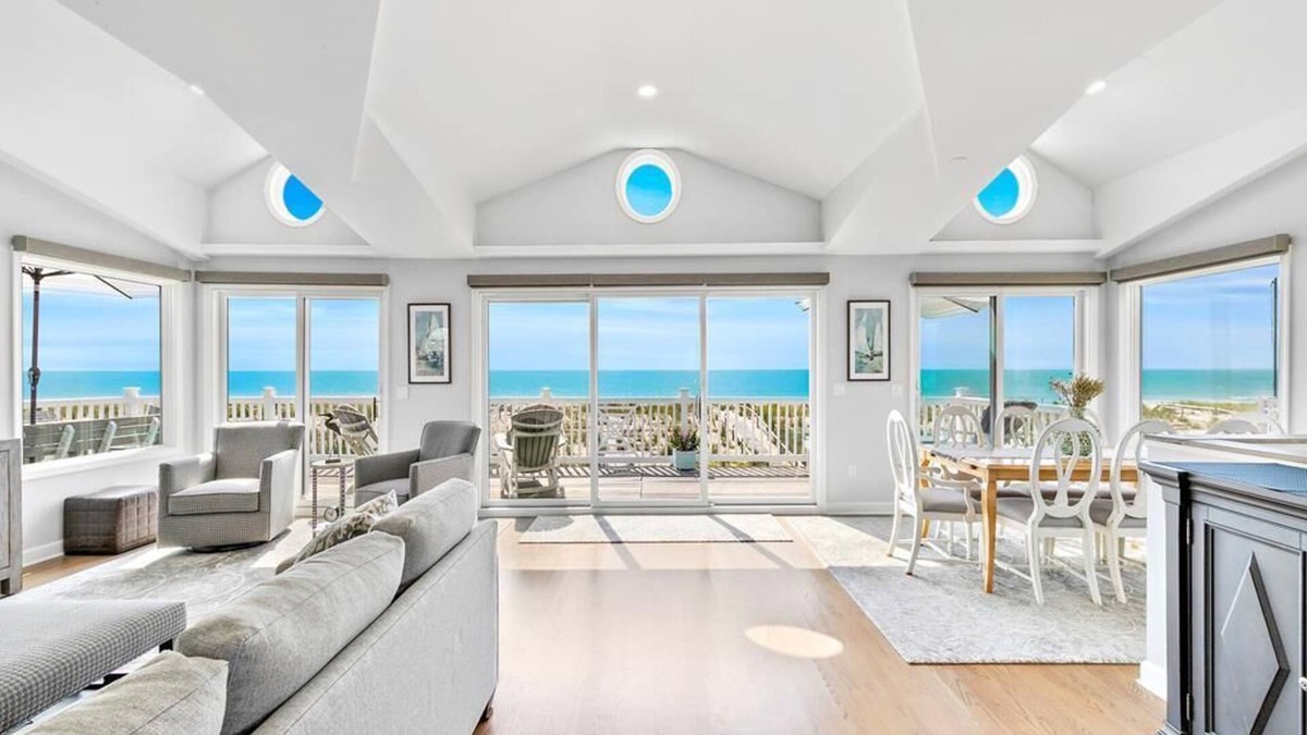 Harvey Cedars House | Beautifully renovated ocean front home in Harvey Cedars