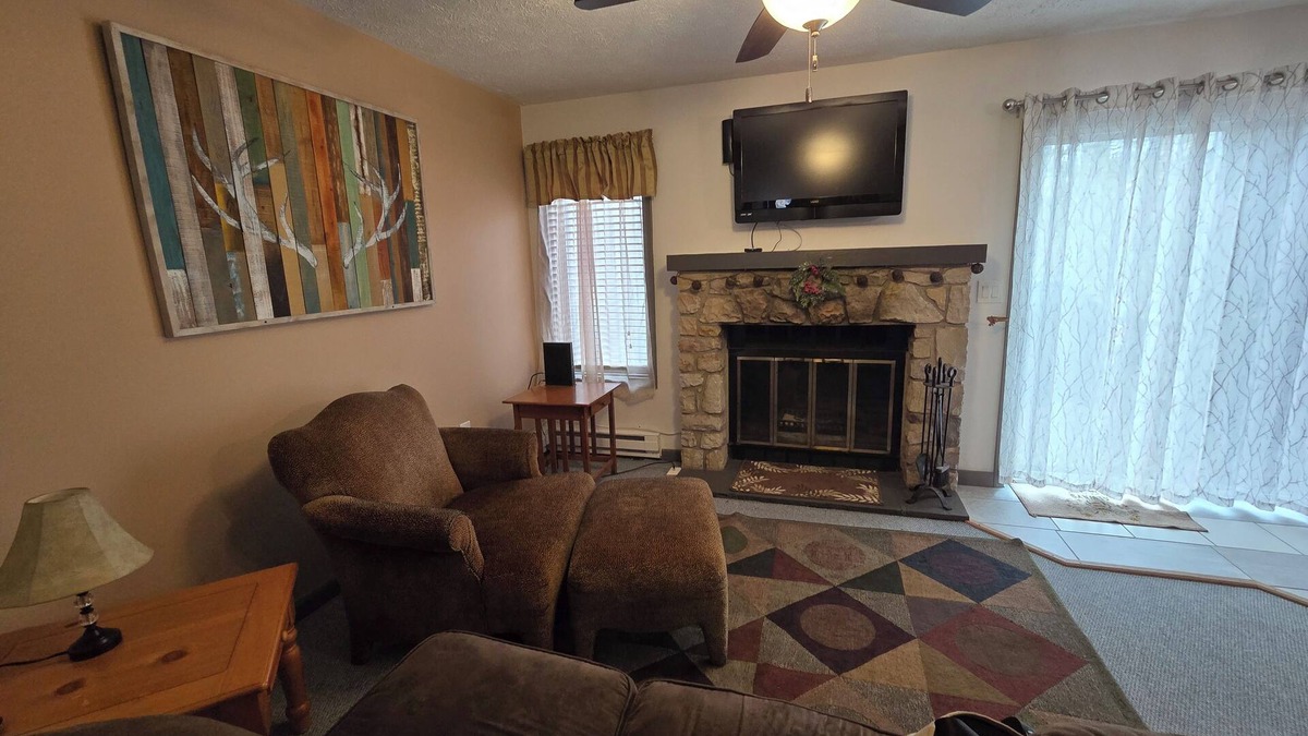 White Haven House | Beautifully renovated townhome in Lake Harmony, Pa. Close to all the amenities.