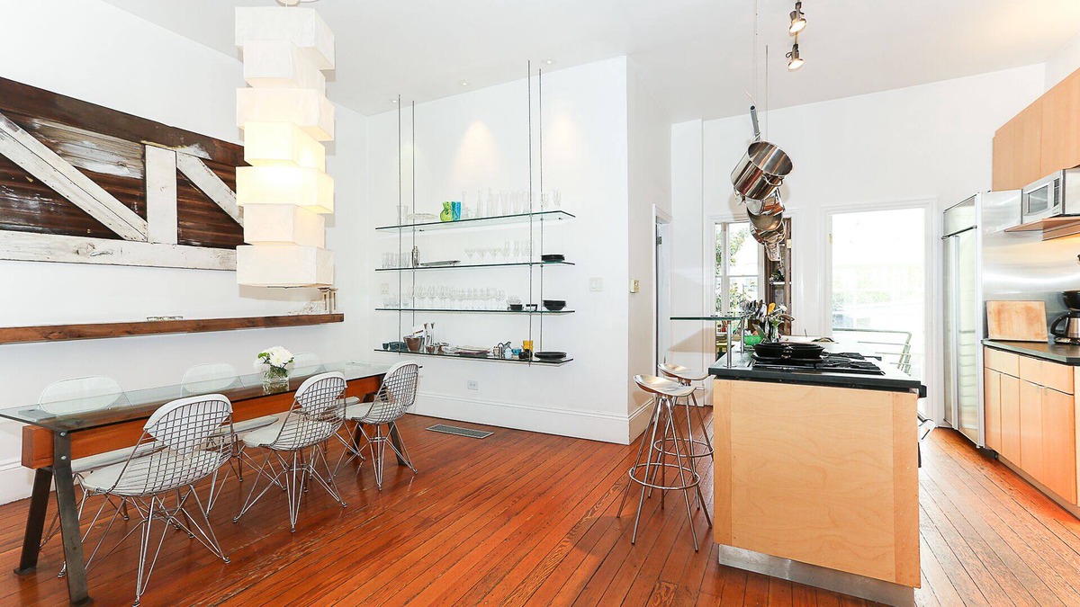 La Lengua House | Beautifully Renovated Turn Of The Century Victorian - garden, hot tub & parking