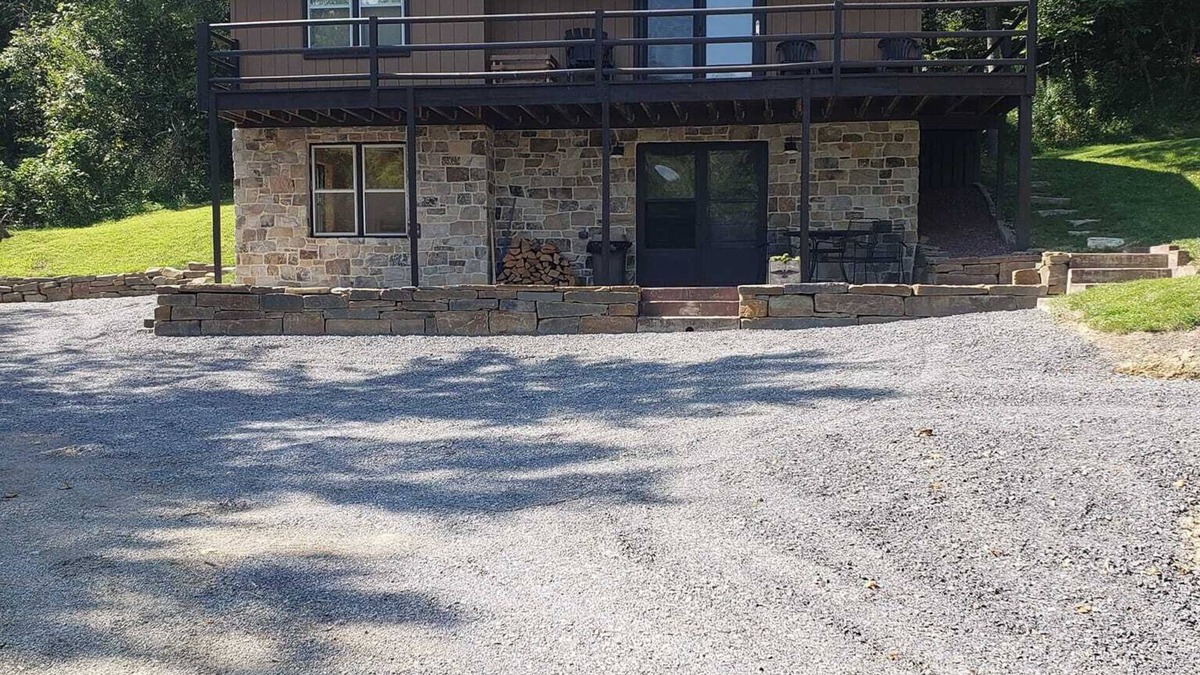 Blairs Mills Cabin | Beautifully renovated cabin near Blacklog Mountainn