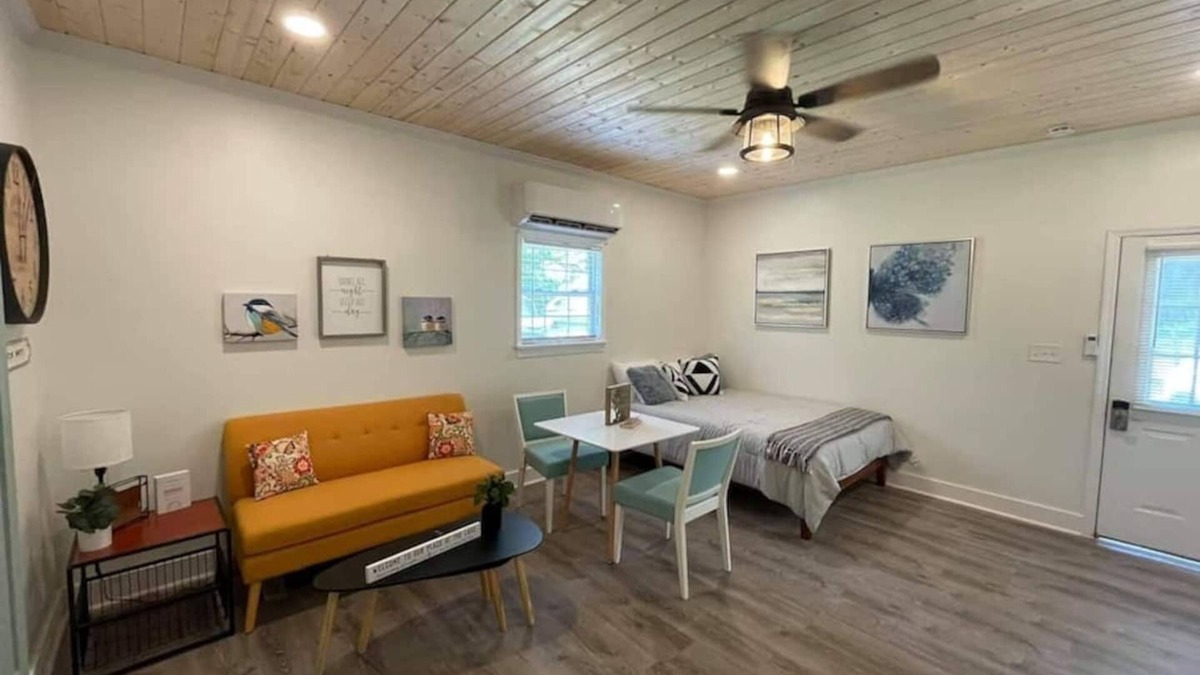 Winchester Apartment | Beautifully Renovated Studio 2 miles from the Marina