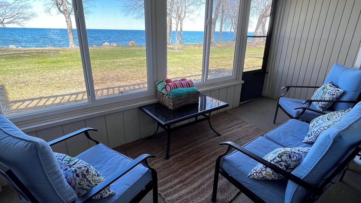 Onamia House | Beautifully Renovated 2 Bedroom Beach Villa on Mille Lacs Lake