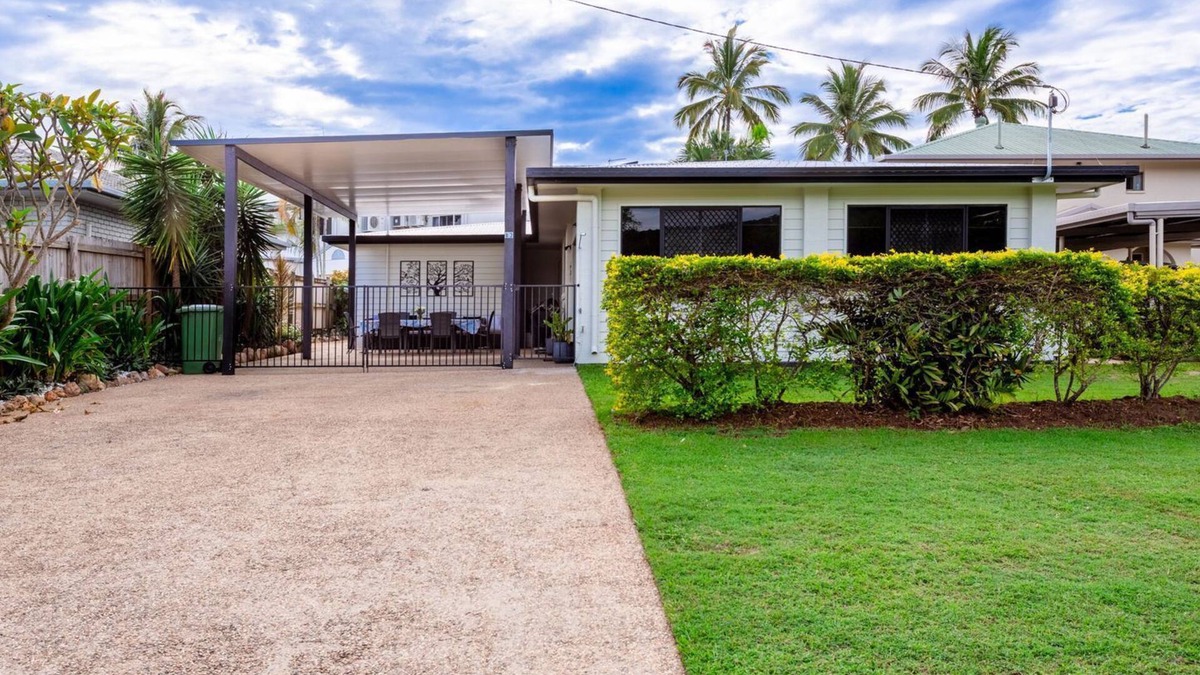 Yeppoon House | Beautifully Renovated Beachside Family Home