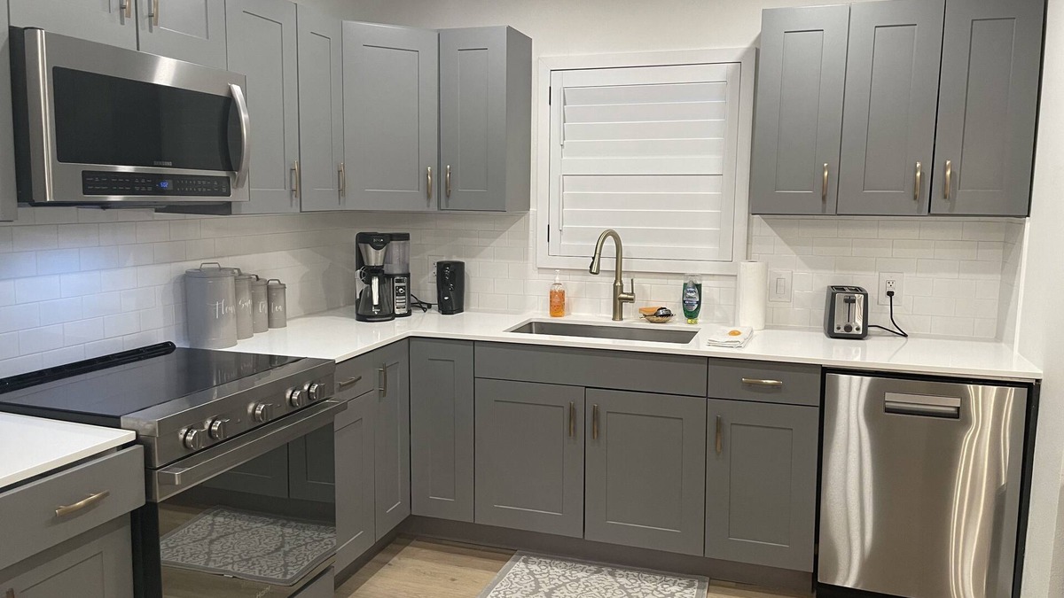 Leander House | Beautifully renovated home on quiet tree-lined street. Close to major amenities!
