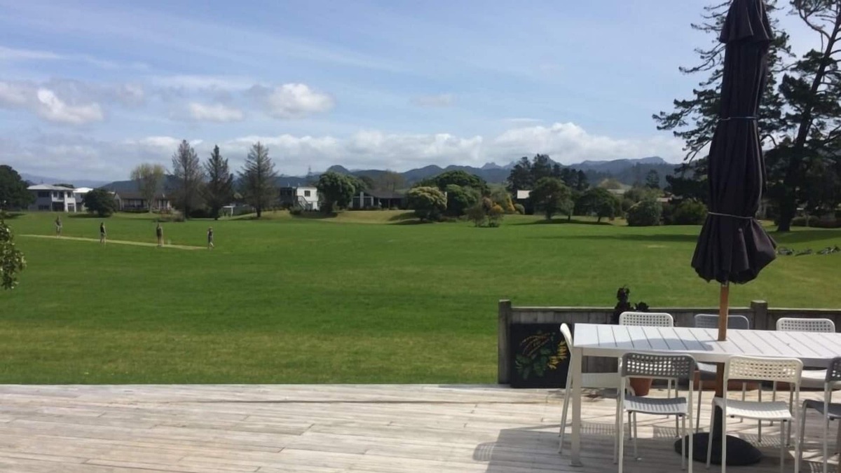 Pauanui House | Beautifully renovated parkside beach house