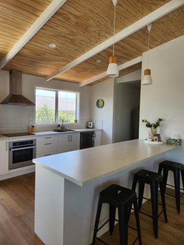 Blenheim House | Beautifully renovated townhouse, easy walk to CBD