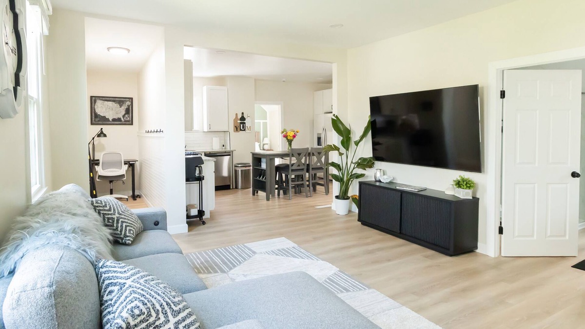 Tremont House | Beautifully renovated 2BR/1BA home in the heart of Tremont