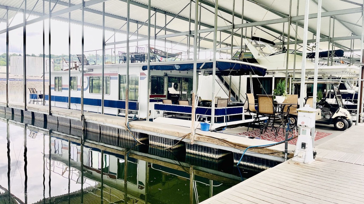Downtown Knoxville Boat Rental | BEAUTIFULLY RENOVATED HOUSEBOAT on Tennessee River with golfcart in Knoxville !