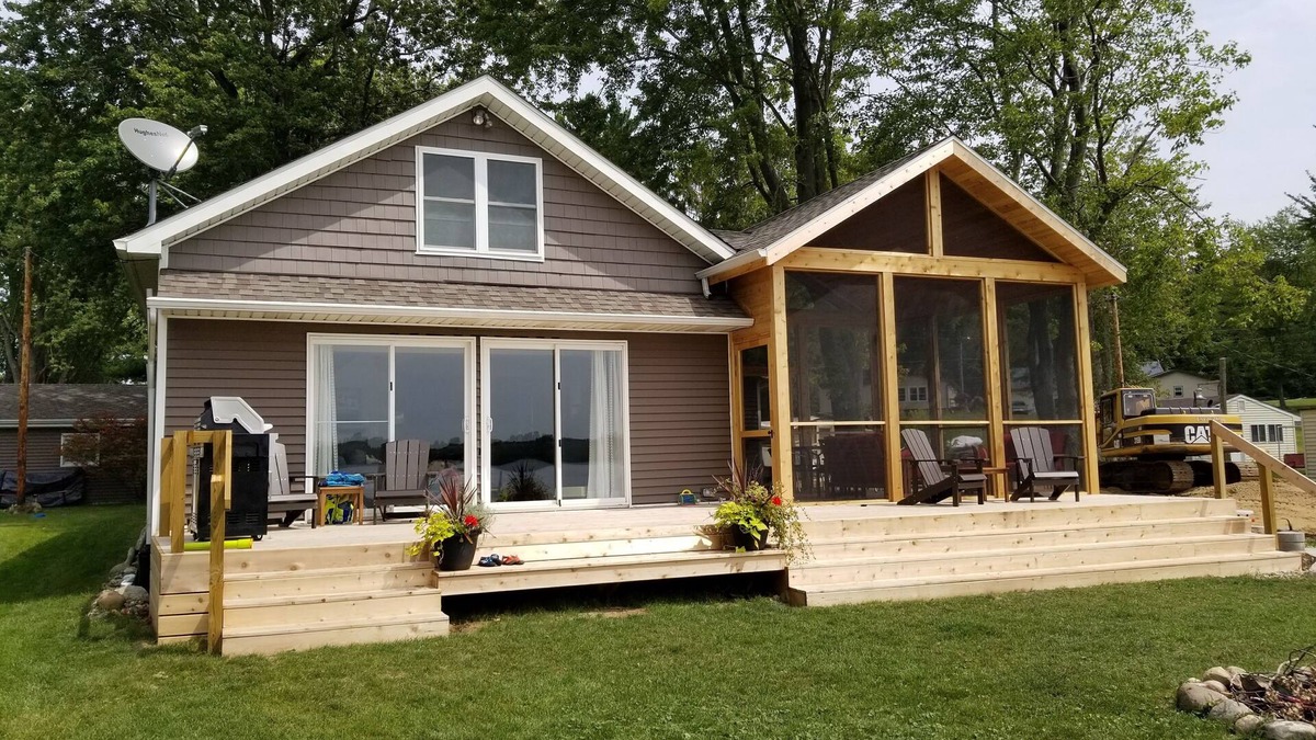 Marcellus House | Beautifully renovated lakefront house 2 hrs from Chicago on 600 acre lake