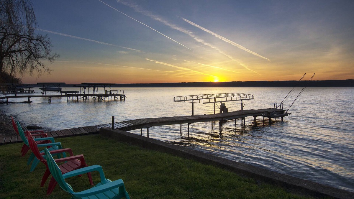 Town of Torrey House | Beautifully Renovated Waterfront Cottage with private beach.