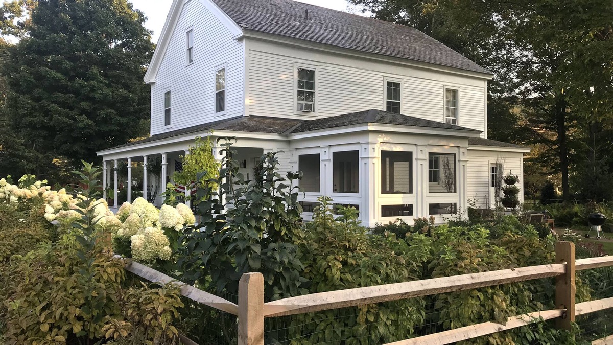 Rupert House | Beautifully restored 1806 Vermont farmhouse & “Cook’s Country” TV set