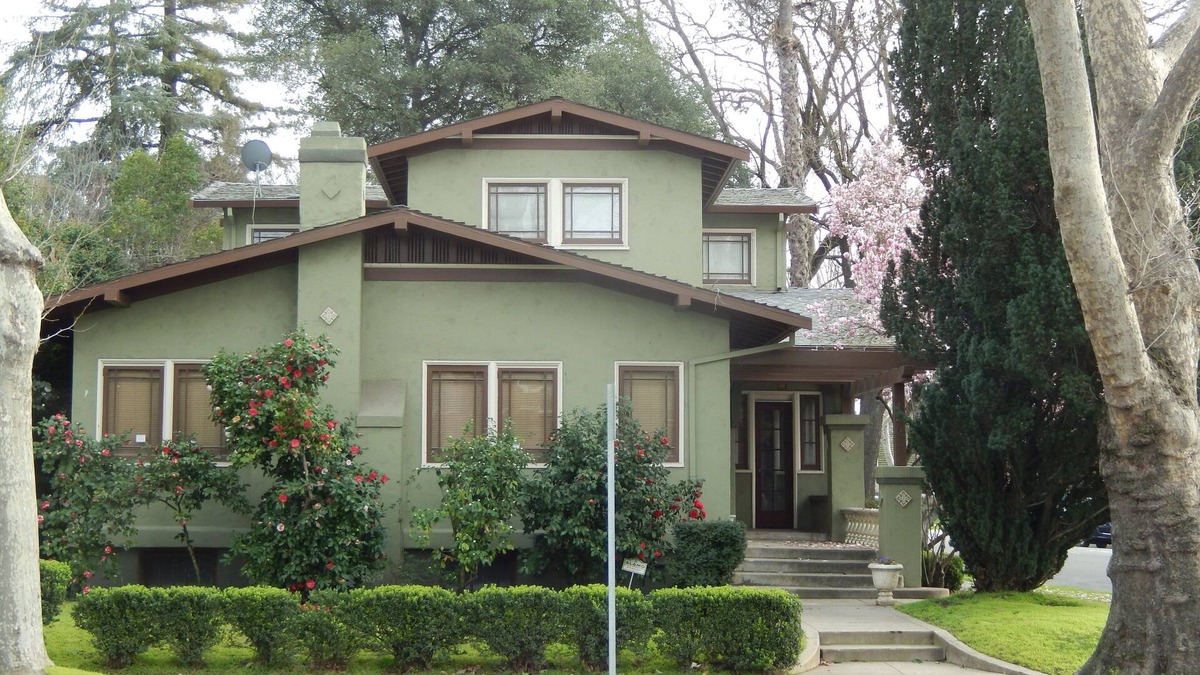 Lodi House | Beautifully restored 1922 craftsman bungalow in a prime Lodi wine tasting area