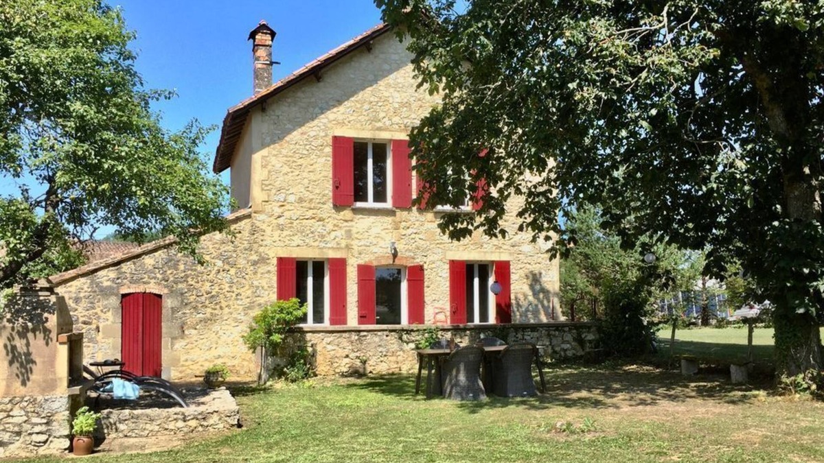 Puyguilhem House | Beautifully restored 2 bedroom house with private pool and barbecue.