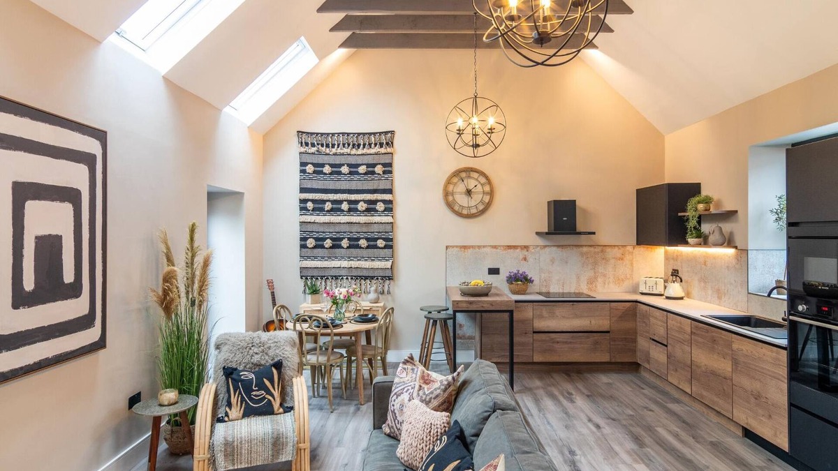 Buchlyvie House | Beautifully restored stables with hot tub