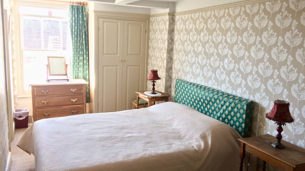Ludwel Apartment | Beautifully restored studio flat in a Georgian house in the heart of Ludlow.